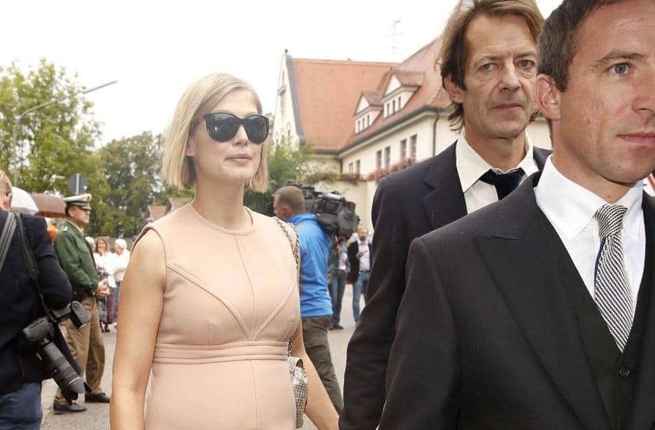 Robie Uniacke Net Worth $9 million: His Career, Personal Life, Children 1 Robie Uniacke - Rosamund Pike's Spouse Biography, Net Worth, Age, Kids