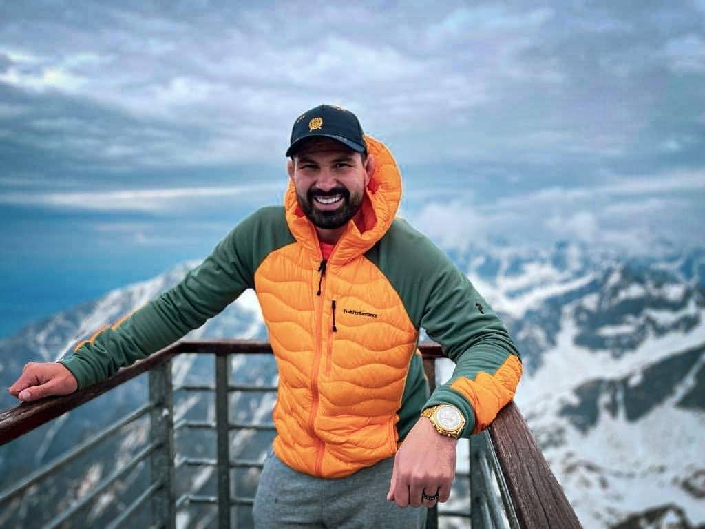 Attila Végh in yellow jacket