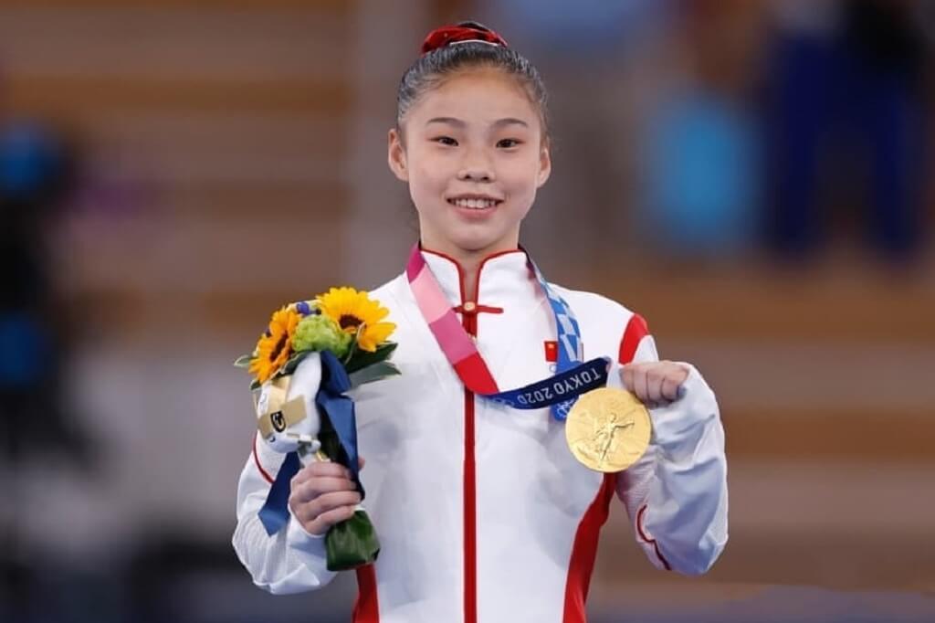 Guan Chenchen image and bio