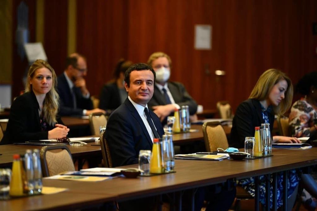 Albin Kurti in meeting