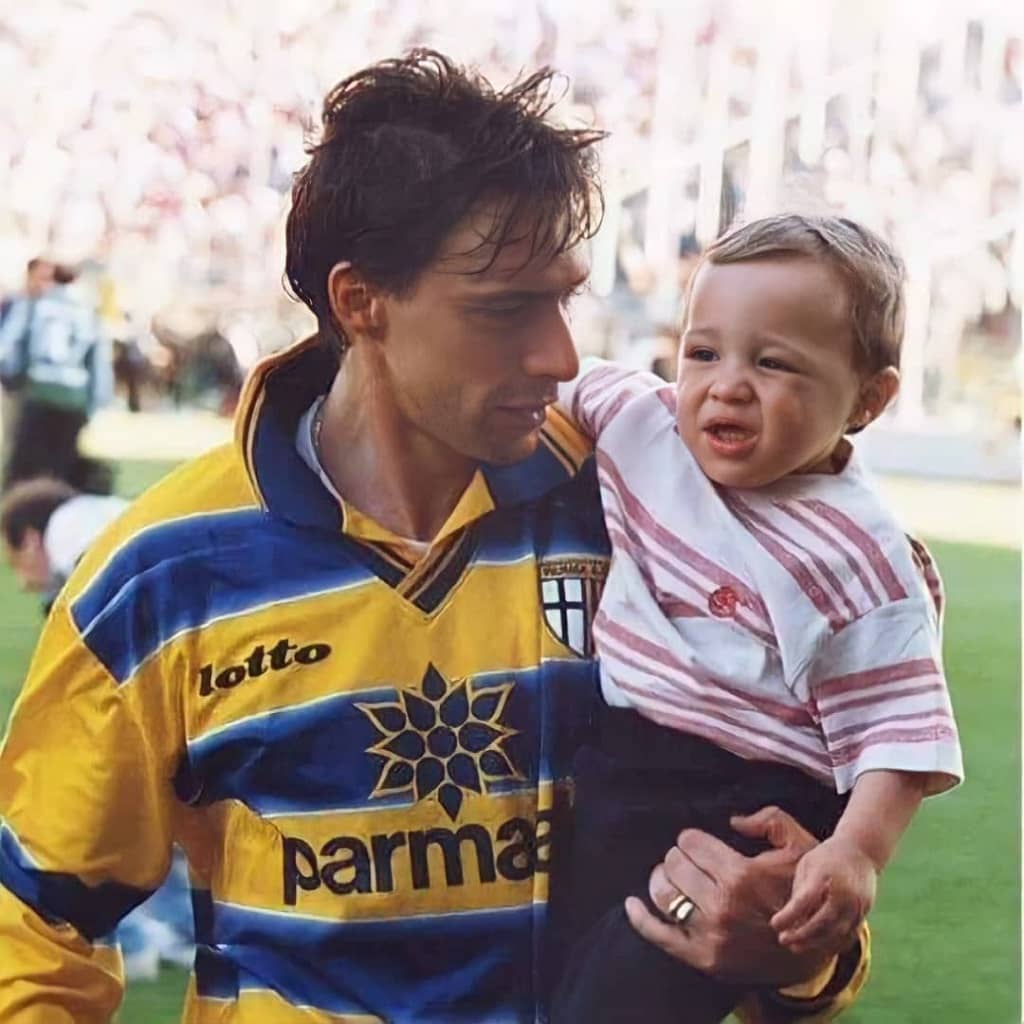 Enrico Chiesa with kid