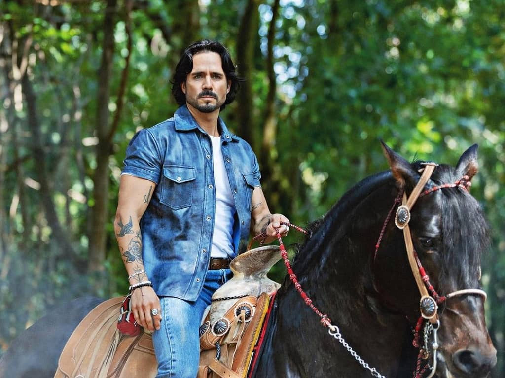 José Ron horse riding