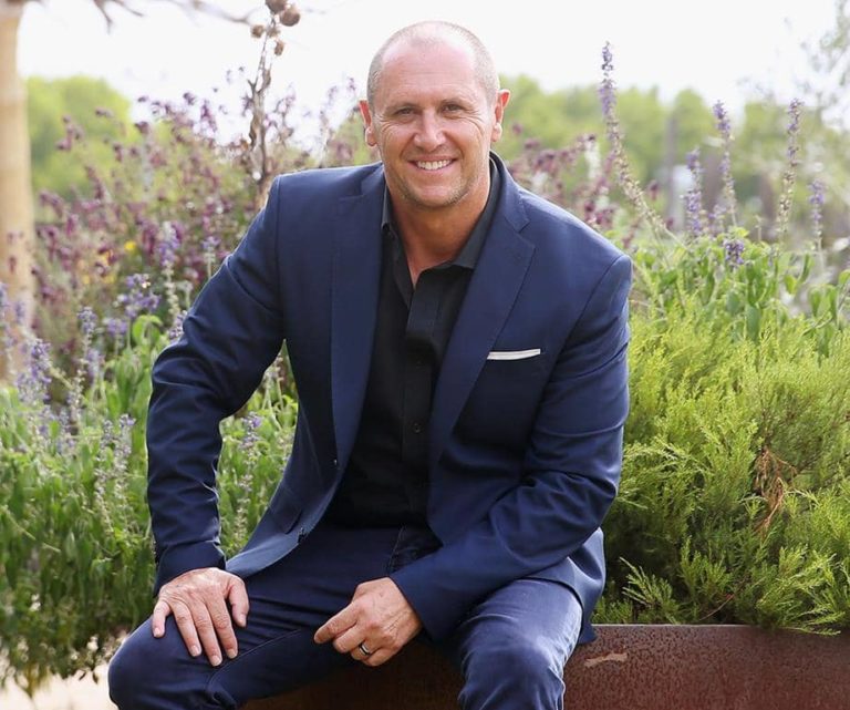 Larry Emdur image