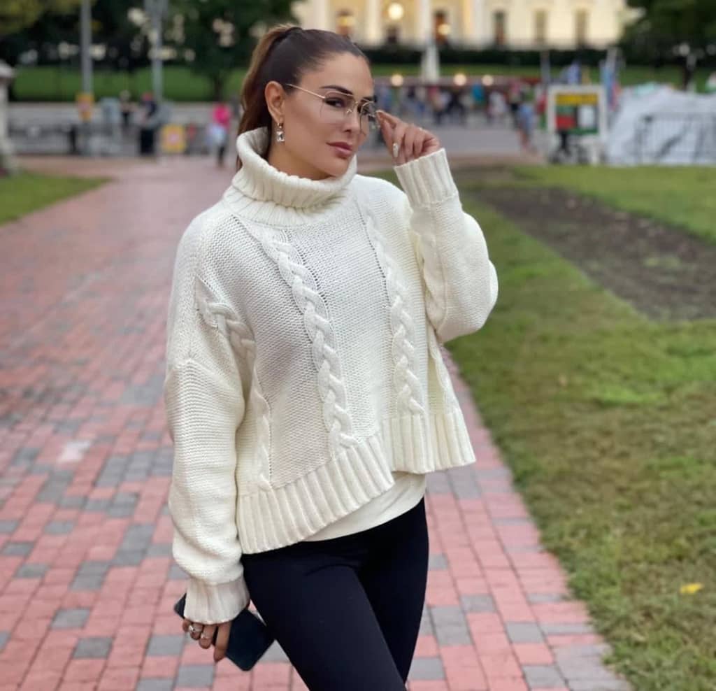 Ninel Conde in swetter