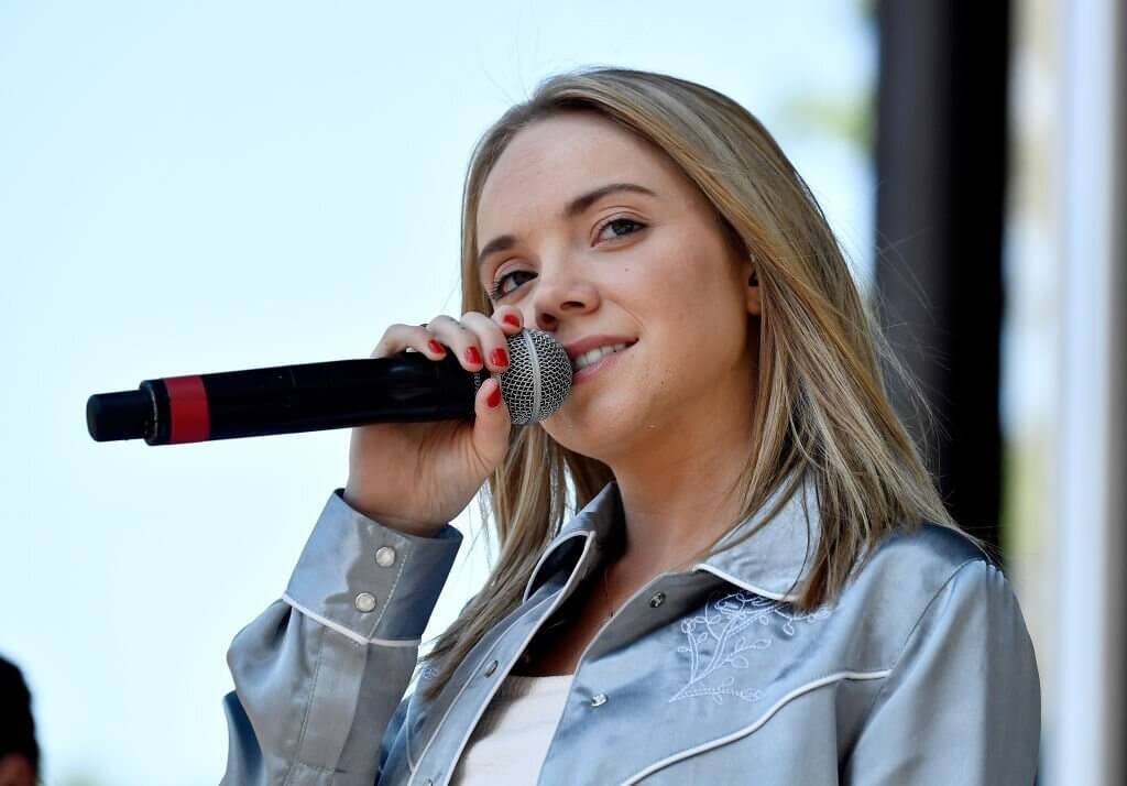 Danielle Bradbery Image