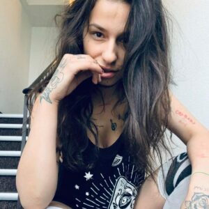 Chloe Sunderland Biography, Wiki, Age, Height, Net Worth, Life Story