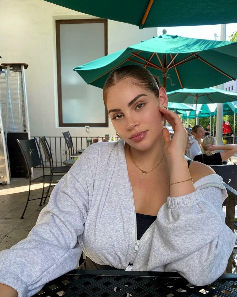 Nazanin Kavari Bio, Wiki, Age, Height, Boyfriend, Net Worth