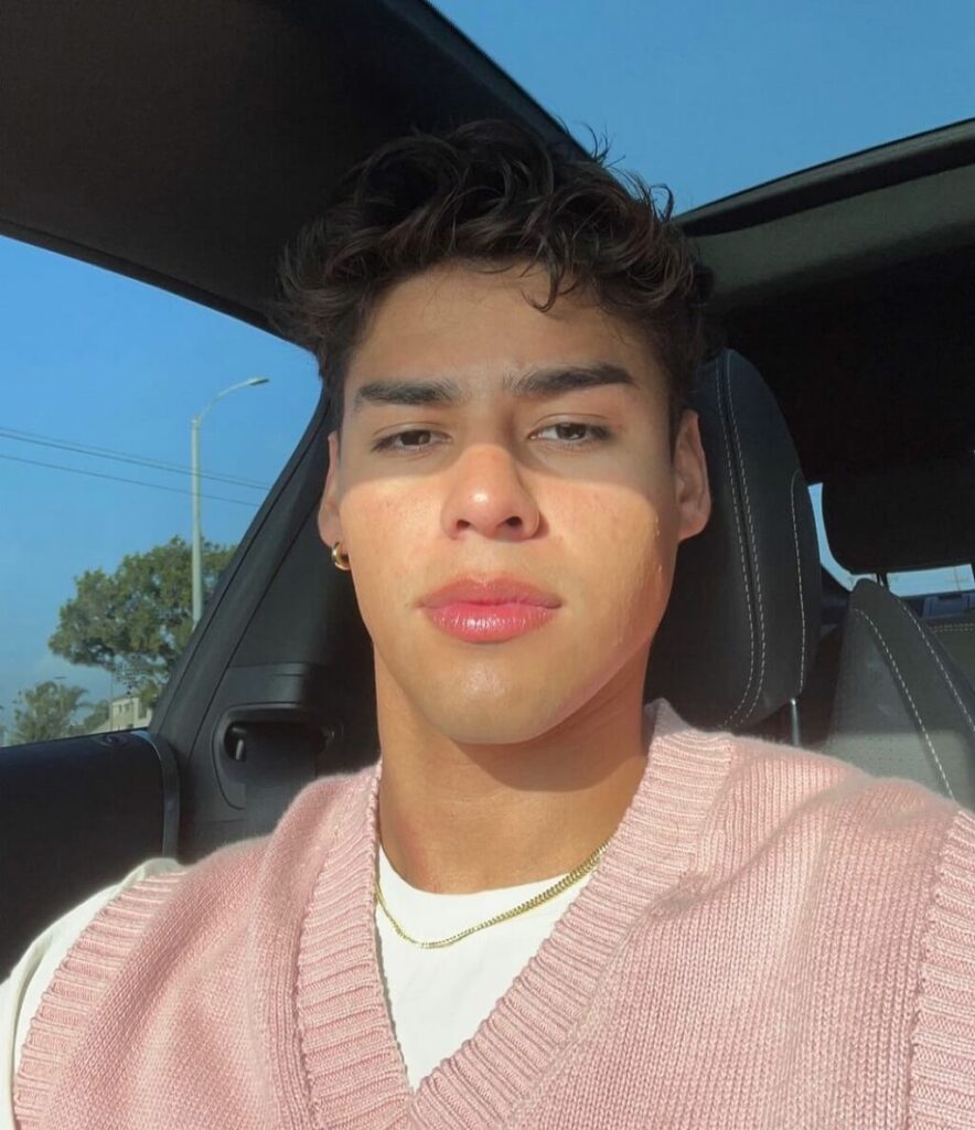andrew davila image