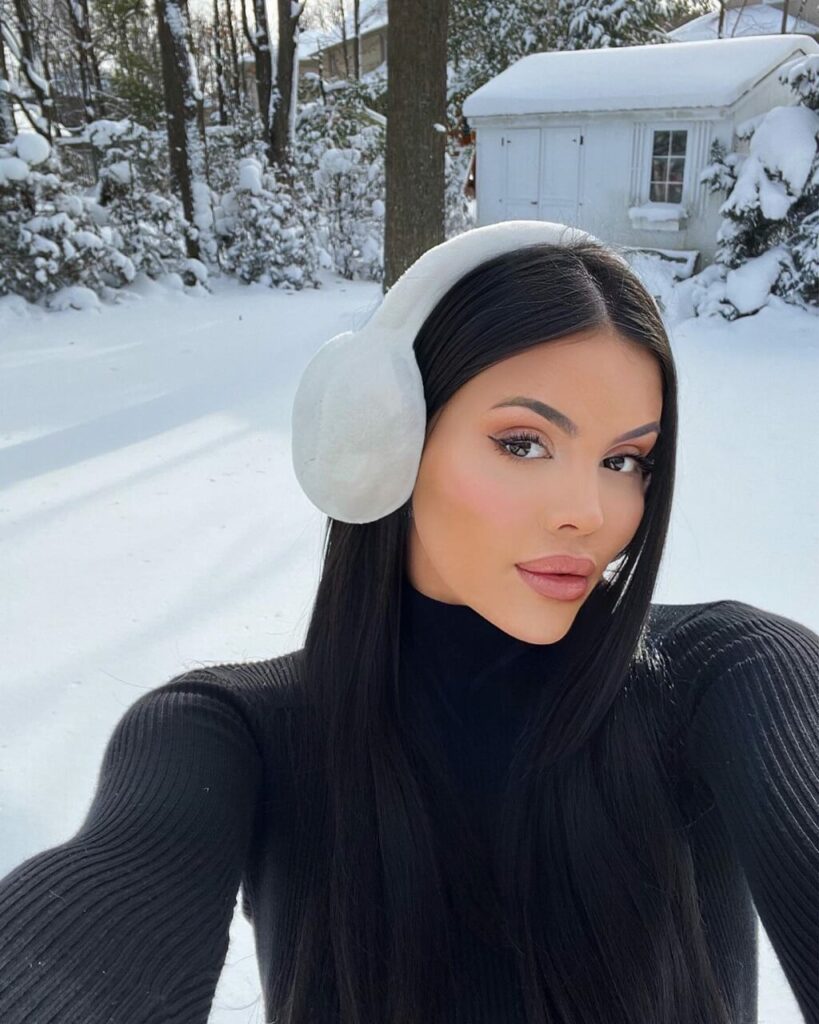 Holly Scarfone Biography, Age, Height, Boyfriend, Net Worth