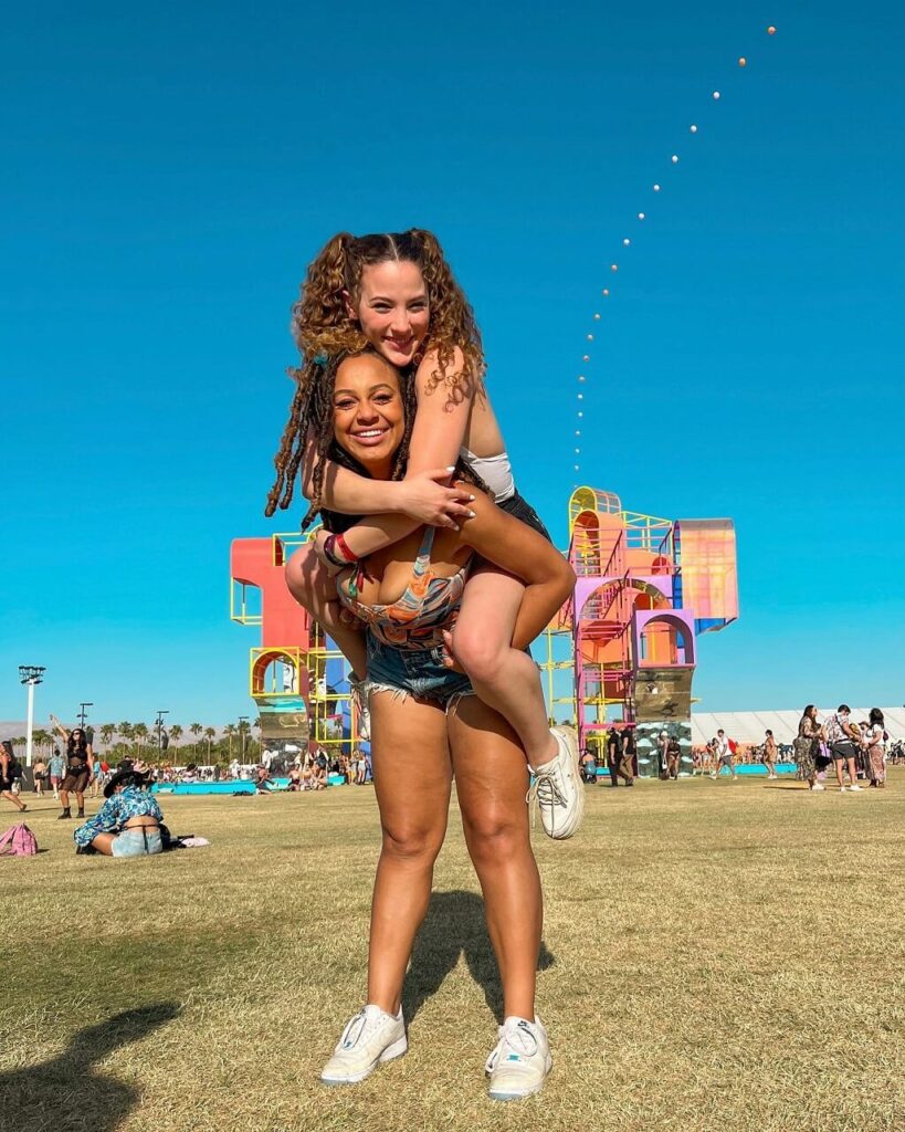 Sofie Dossi-images