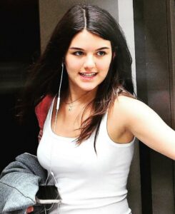 Who is Tom Cruise's Daughter Suri Cruise?