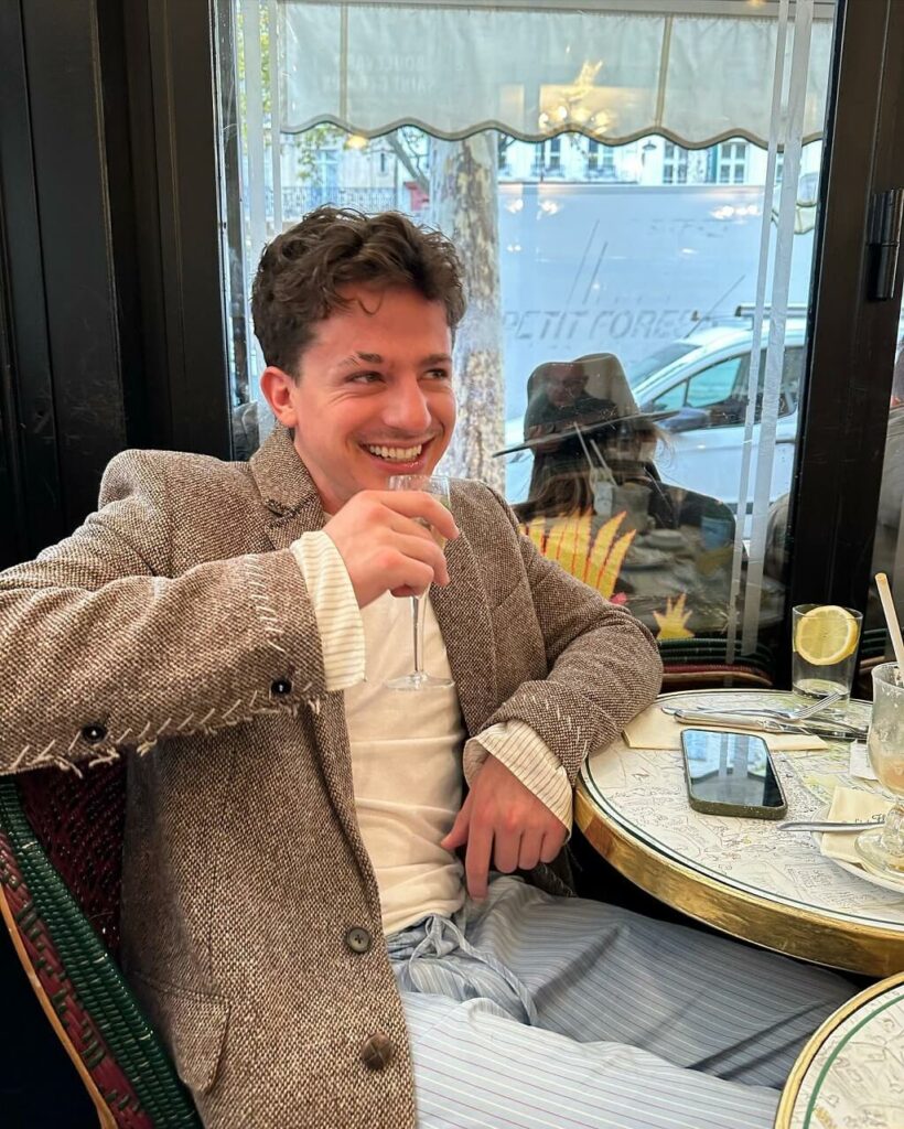 Charlie Puth-,