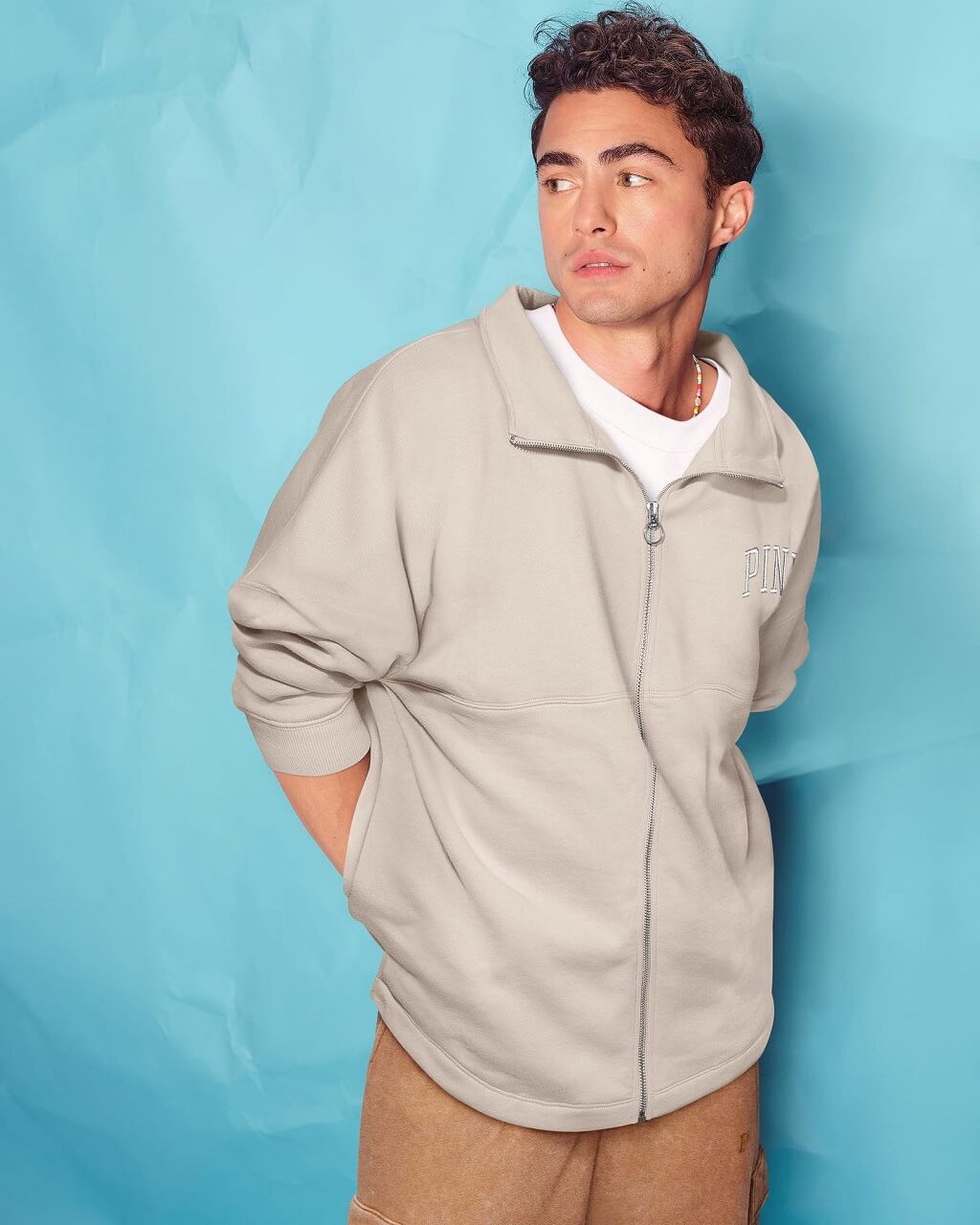 Darren Barnet Biography, Age, Height, Girlfriend, Net Worth