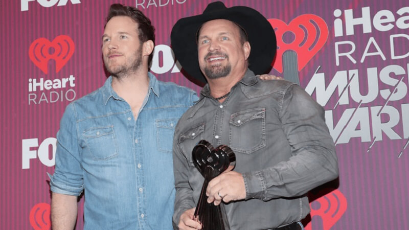garth-brooks-and-chris-pratt