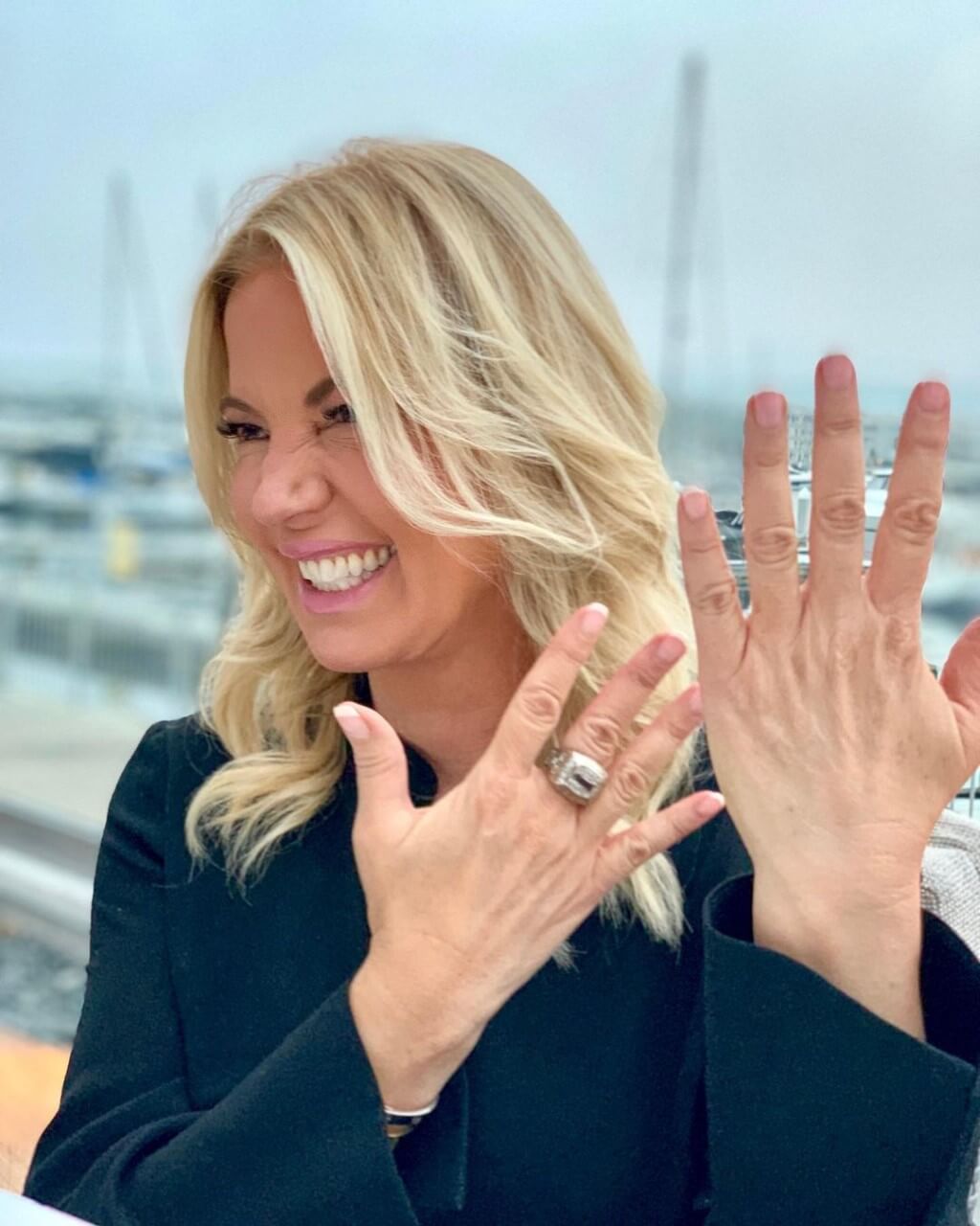 jeanie buss image