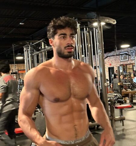 Mo Saffari Biography, Age, Height, Net Worth, Girlfriend, Wiki