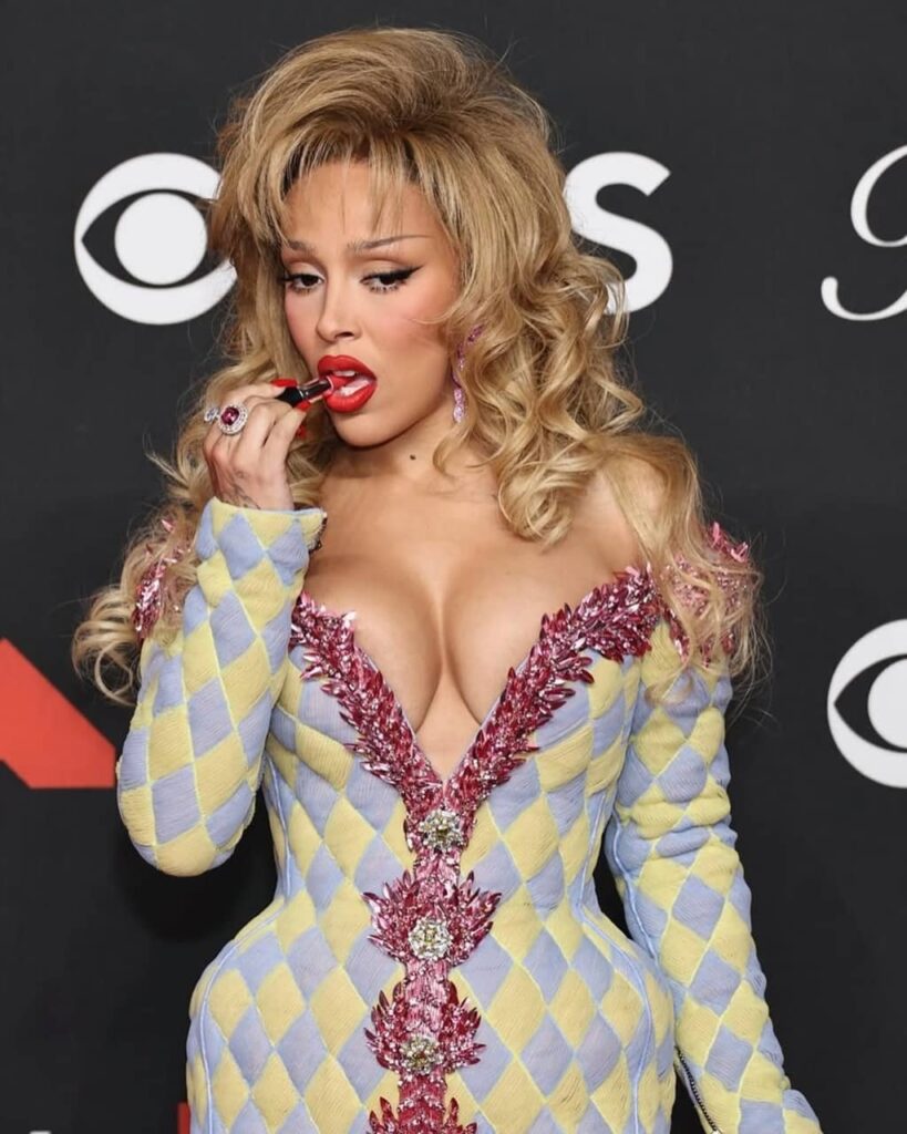 Doja Cat Hair look