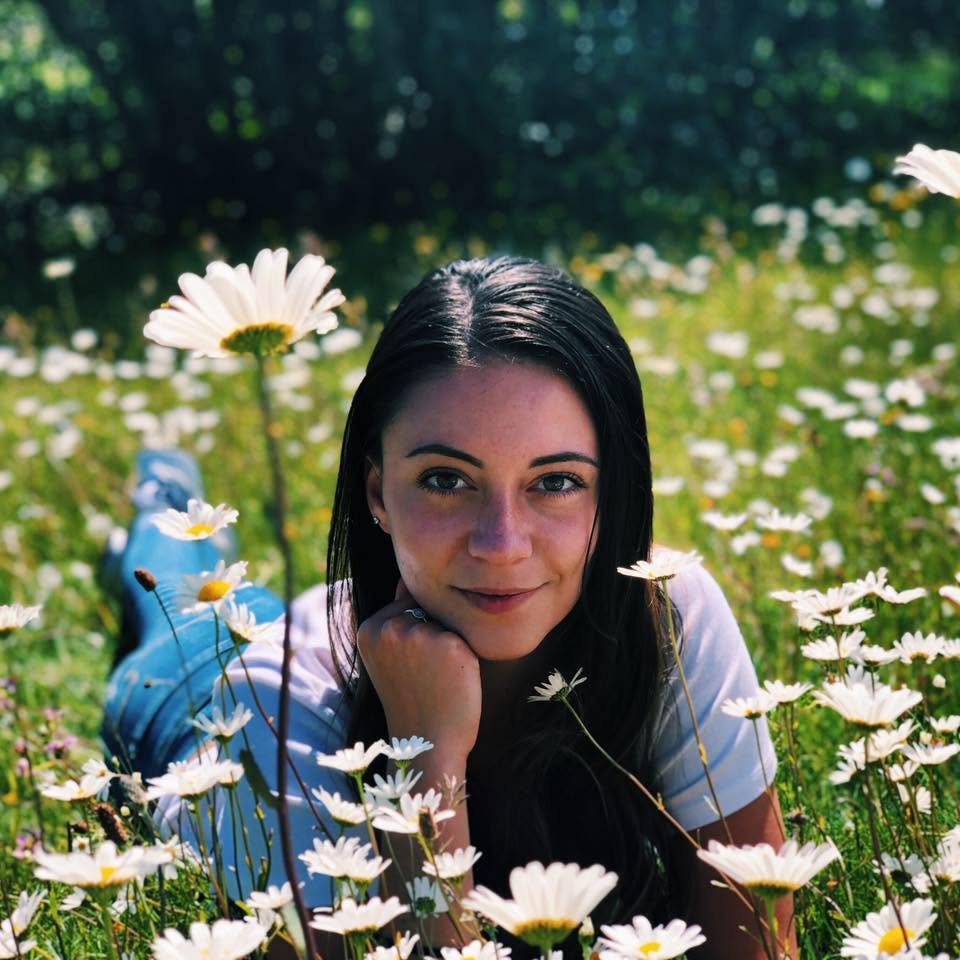melyssa davies in garden