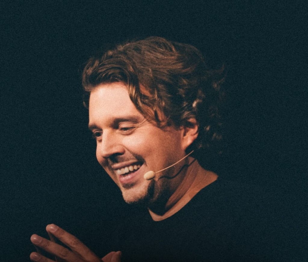 Alex Vizorek during performing