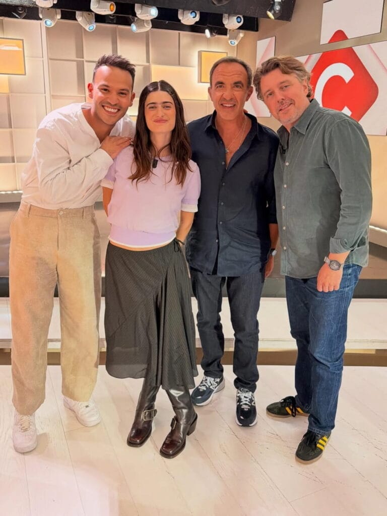 Alex Vizorek with friends