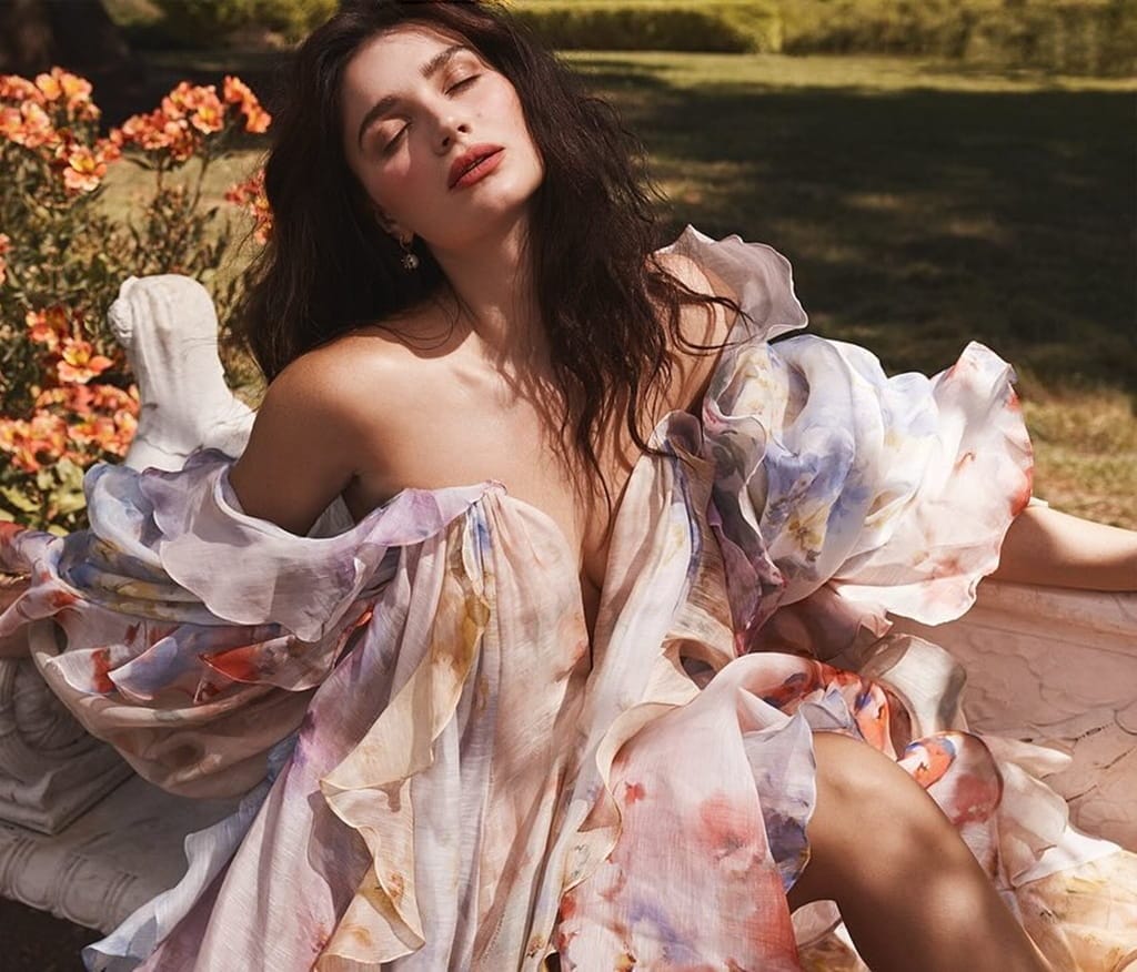 Eve Hewson pose