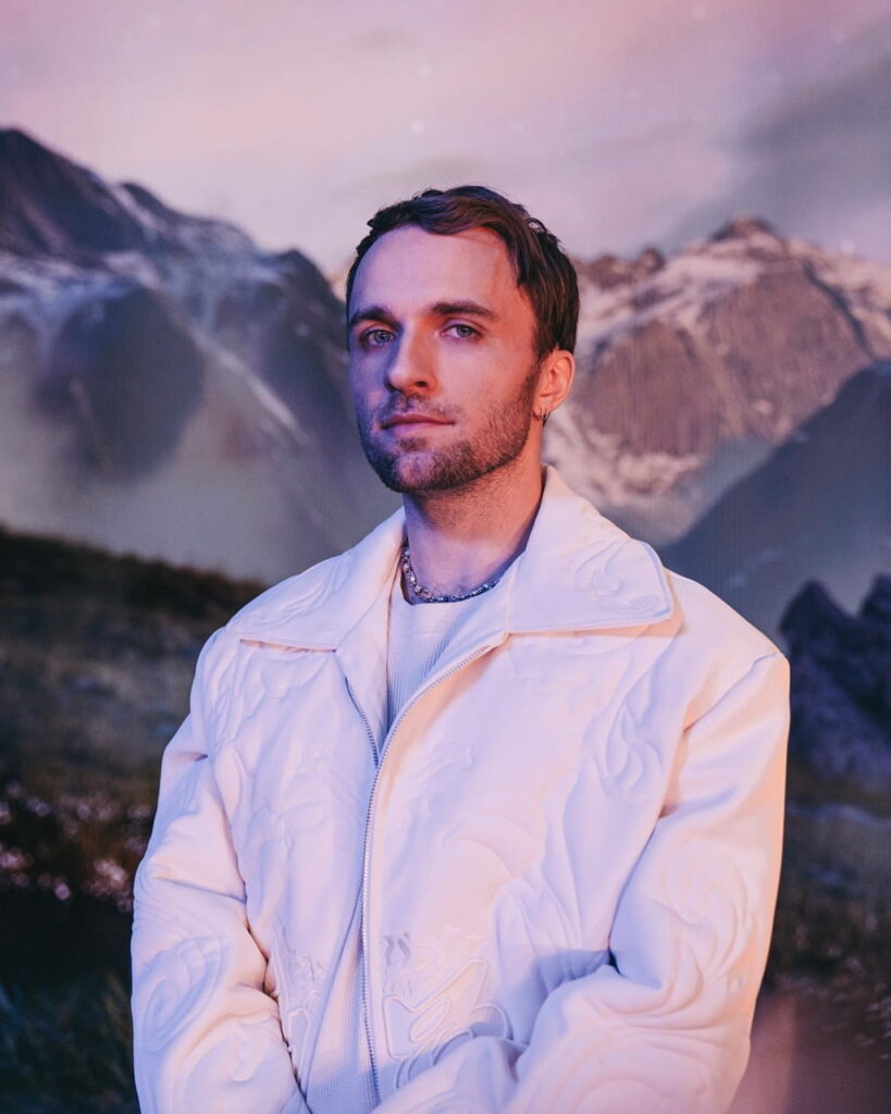 Squeezie pose